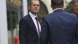 Slovensko už roky nevie nájsť vhodného kandidáta, ktorý by uspel vo významných pozíciách v európskom súdnictve. Video Prochazka Nie Je Jediny Pozrite Si Najznamejsie Hulvatstva Nasich Politikov