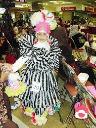 Baju pengantin daur ulang atau rycicle merupakan baju yang dibuat dari bahan dasar textile yang sudah tidak dipakai,yang di gunakan untuk bahan dasar maupun untuk ornamen atau hiasan. 14 Ide Molto Daur Ulang Gaun Pakaian Daur Ulang