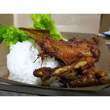 Tapi nih tapi, kali ini aku nggak pakai bebek sebagai lauknya. Nasi Bebek Madura Shopee Indonesia