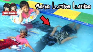 Disekitar kolam dipenuhi tenda payung. Anak Kecil Belajar Berenang Di Kolam Renang Waterboom Dengan Gaya Bebas Dan Lumba Lumba V128 Youtube