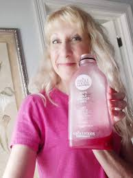 Do you like eating your fruit, juicing it or making a smoothie out of it?  Which one do you prefer?