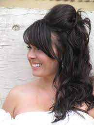 When it comes to wedding hairstyles for girls, nothing can be more romantic and beautiful than soft curls cascading the shoulders of a gorgeous girl. Plus Size Brides Can I See Your Wedding Hairstyles Weddingbee Bridesmaid Hair Messy Wedding Hairstyles Hair Color Flamboyage