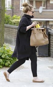 Adele Buys Her Wine Jcv46sg7 Bhl Adele Style Casual Chic Style Adele