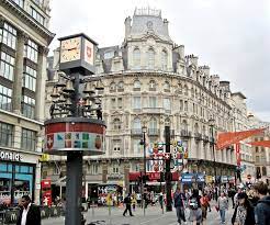 Leicester square — este artículo o sección necesita referencias que aparezcan en una publicación acreditada, como revistas especializadas, monografías, prensa diaria o páginas de internet fidedignas. 11 Secrets Of Leicester Square Londonist