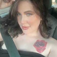 Josie Navarrete's Instagram, Twitter & Facebook