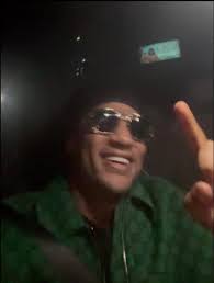 أول واحد واقف على الرصيف الأسود كسب 100 ألف جنيه .. مبروووك يا وليد 😍...