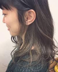 インナーカラー グレージュ 髪を下ろしている時は明るい所を見えないように入れてあるので 職場や学校で髪を明るく出来ない方は こっそりインナーカラーを入れるのオススメです 美髪 髪の毛カラー 髪 カラー