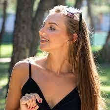 Lea Crosby's Instagram, Twitter & Facebook