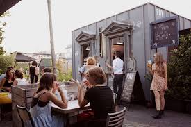 Au cœur de l'attraction pirates of the caribbean, dégustez de délicieux plats créoles dans le cadre tropical et luxuriant de ce restaurant éclairé à la torche. 16 Sensational Cheap Eats In Paris For Every Budget Hostelworld