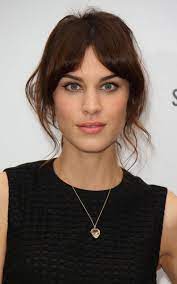 Frisuren Schmales Gesicht Diese Looks Sind Perfekt Fur Sie Frisuren Schmales Gesicht Schmales Gesicht Langliche Gesichtsform