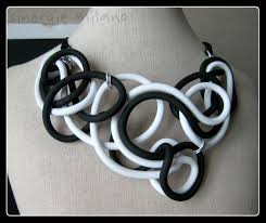 Collana Caucciu Bianco E Nero Gioielli Caucciu Gioielli Contemporanei Collana Contemporanea Collana Bianca Contemporary Necklace Jewelry White Jewelry