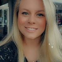 Sandra Waller's Instagram, Twitter & Facebook