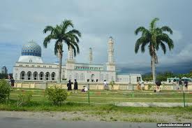 Masjid ini dibangun di atas laguna buatan yang langsung menghadap ke laut cina masjid terapung kedua yang juga dimiliki negeri jiran adalah masjid melaka. Masjid Bandaraya Kota Kinabalu Juga Dikenali Sebagai Masjid Terapung Likas Xplorasi Destinasi