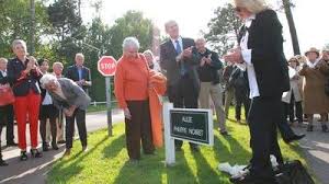Pas d'épanchements ni de désinvolture mais un goût prononcé pour les belles chaussures, les cigares et de longues dans la même rubrique. 10 Ans Apres Le Touquet Se Souvient De Philippe Noiret Les Echos Du Touquet
