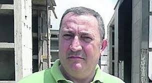 Raid al cimitero e tomba incendiata, fiume di solidarietà: «Vicini a Vitale»