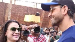 Hrithik Roshan And Ameesha Patel Reunion Pics Will Make Kaho Naa Pyaar Hai Fans Nostalgic Movies News She is working in surat opd on the last friday of every month. hrithik roshan and ameesha patel
