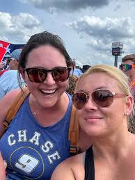 Who is the woman in blue who helped someone at a Chase event?