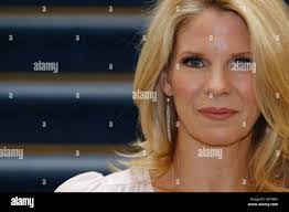 Kelli Bates's Instagram, Twitter & Facebook