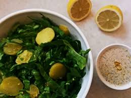 Endiviensalat Mit Warmen Kartoffeln Und Zitronen Tahin Dressing Veganblatt Rezept Endiviensalat Vegane Vorspeisen Endivie