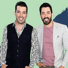 Property brothers living room colors no comments pin by alicia irby on master bedroom property brothers home decor 1 hc 144 palladian blue 2 oc 36 niveous 3 2007 10 smoldering red 4 1595 rocky co paint colors benjamin moore favorite fixer upper the most popular of all time harper house s jonathan and drew scott say to never walls these. Hgtv S Jonathan And Drew Scott Say To Never Paint Walls These Two Colors