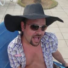 Robyn Graves (@groovyrobyn)