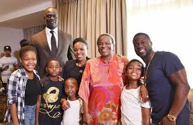 It's been quite the year for kevin and his family, with 'sex tape extortion' scandals and cheating allegations. Nba Africa Kevin Hart With Queen Mother Of The Bafokeng Nation Her Majesty Mmemogolo Molotlegi Princess Tirelo Molotlegi With Family And Nba Africa Managing Director Amadou Gallo Fall Facebook