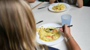 Zwei schüler erklären, wie man sich gesund ernährt. Kochen Plus Lernen Schulprojekt Gesundes Essen Bruchrechnen Mit Kurbissuppe Gesundheit Br Fernsehen Fernsehen Br De