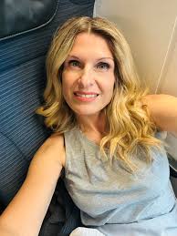 I am 2.5 hours into a 4.5 hour train journey and listening to this! I have  no idea where I am, somewhere in Belgium 👍 This mix is smooth 🙌  🔗https://on.soundcloud.com/FGvUlXtpjISHYWObCK