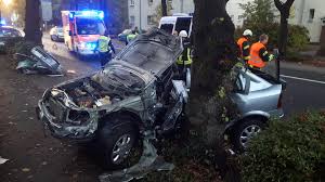 Jun 16, 2021 · zwei autofahrerinnen sind bei verkehrsunfällen auf den bundesautobahnen 553 und 4 am dienstag schwer verletzt worden. Leverkusen Schwerverletzter Nach Verkehrsunfall Auf Der Rathenaustrasse In Wiesdorf Ermittlungen Dauern An Kolner Stadt Anzeiger