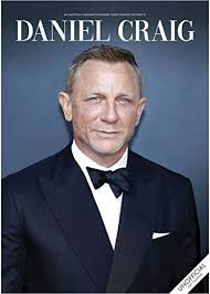 His father, timothy john wroughton craig, was a merchant seaman turned steel erector, and then became landlord of the ring o'bells pub in frodsham, cheshire. Daniel Craig 2021 Calendario Formato A3 Formato Grande Di Red Star Amazon It Cancelleria E Prodotti Per Ufficio