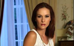 O que poucos sabem sobre a atriz que vai brilhando nas telenovelas da tvi é que é uma verdadeira aficionada por motas. Helena Costa Gastou 1900 Euros Num Quadro Nova Gente
