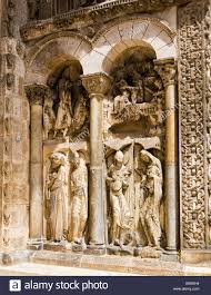 Dans la chronique de l'abbaye, il est écrit que l'abbé ansquitil « fit faire une très belle porte à l'église et placer au milieu du portail … une pierre ornée de léopards, œuvre de grand travail, grande dépense. Relief Skulpturen Am Eingang Der Abbaye Saint Pierre De Moissac In Moissac Tarn Et Garonne Frankreich Europa Stockfotografie Alamy