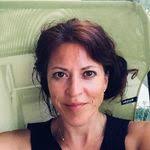 Karen Pons's Instagram, Twitter & Facebook