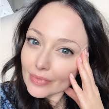 Alisa Kerr's Instagram, Twitter & Facebook