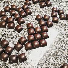 Atelier Creation Chocolat La Maison De Karen Chocolat On A Teste Pour Toi Faire Du Chocolat Chocolat Chocolatiere