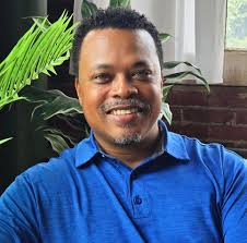 Can the average person understand Scripture? We are seeing a trend of many  academics saying that average people can't fully understand the Word of God  for themselves but have to listen to