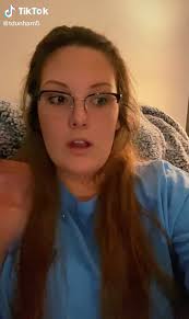 Erkek Arkadaşını Başka Birisi ile Yakalayan Kadın