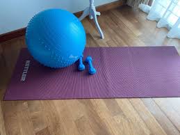 It is important to find the right thickness, color, length and grip. Yoga Mat 2 Weight Dumbbells Usa Pro Yoga Ball Usa Pro Sports Other On Carousell