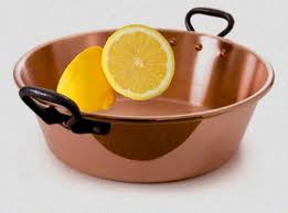 Trois Astuces Pour Nettoyer Des Objets En Cuivre Astuces De Grand Mere Nettoyer Cuivre Comment Nettoyer Astuces Pour Nettoyer