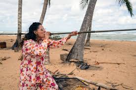 Premiering tonight at 9pm: #ChoppedCastaways - “Choose Your Weapon” 🏝️🧺  The competition is turned on its head as a game-changing twist reshapes the  field. Nine chefs remain to face a high-stakes precision