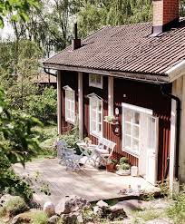 Une Jolie Maison Scandinave Fraiche Et Acidulee Acidulee Fraiche Jolie Maison Scandinave Traditional U Swedish Cottage Swedish House Scandinavian Home