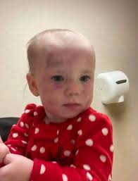 This little boy, estimated to be between 2-3 years old, was found about 1  hour ago in #windsor Officers have the child safe at the Police Station but  we have no idea