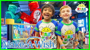 Ryan Plays Indoor Games For Kids With Elli At Dave And Busters Make A Wish Edition Youtube Indoor Games For Kids Games For Kids Dave Busters