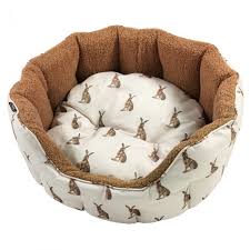 Our designer pet beds include the ranges from brands including scott's of london, creature clothes and mutts and hounds. Aga Hare Pet Beds