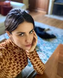 The first commercial I directed in my hometown Buenos Aires (or did you  think it was NY?). Thank you @rebolucion_ for the amazing and hardworking  team 🧗🏻‍♀️ Director: Agostina Gálvez DP: @andgavazzi