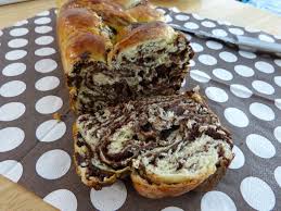Brioche Tressee Au Chocolat En 2020 Brioche Tressee Alimentation Faire Fondre Du Chocolat