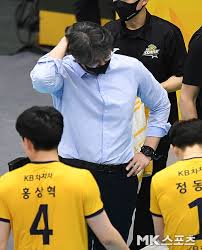 포크음악계에서 심상치 않은 기운이 일어난 70년대입니다. Be Zzxkgehb8 M