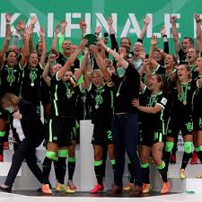 Das finale fand wie seit der saison 2009/10 im rheinenergiestadion in köln statt. Dfb Pokal Der Frauen Finale Vfl Wolfsburg Sgs Essen 4 2 I E