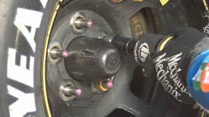 New pit stop rules in relation to rosters. Sport Science Explores The Science Of A Nascar Pit Crew Part 1 Youtube