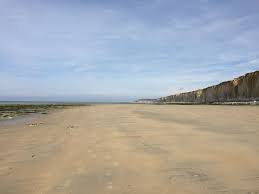 Une Belle Etendue De Sable Entre Mer Et Falaise A Quiberville Sur Mer Ideale Pour Les Balades A Pied Plage Sable N Quiberville Tourisme Office De Tourisme